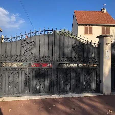 La Maison Des Roses شقة نانتير